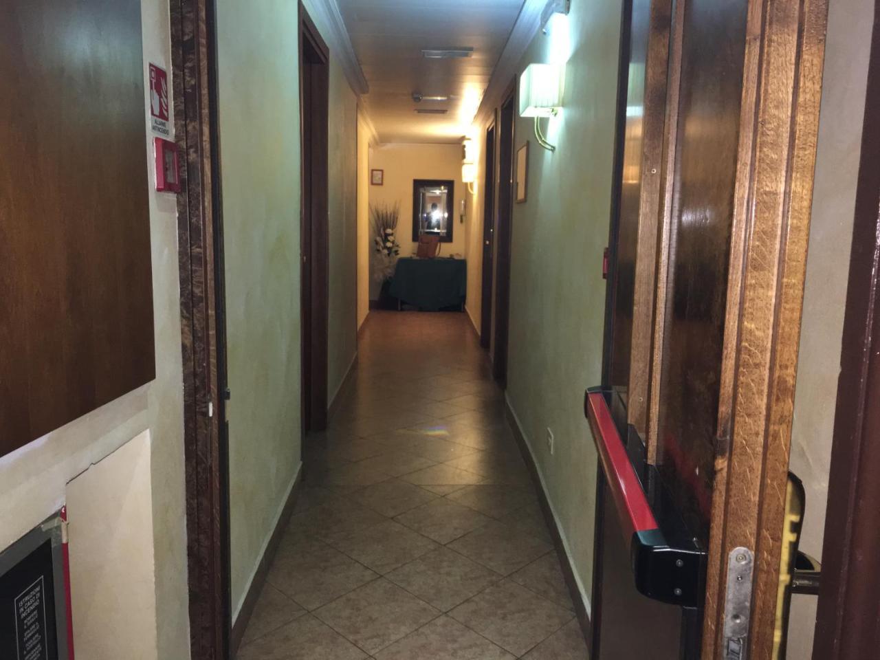 Hotel Divine Rzym Zewnętrze zdjęcie